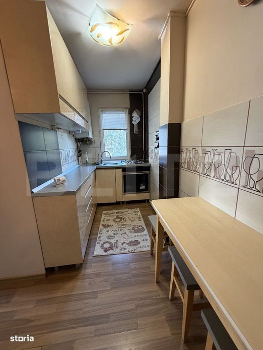 Apartament cu 3 camere, 52 mp, zona Dambu