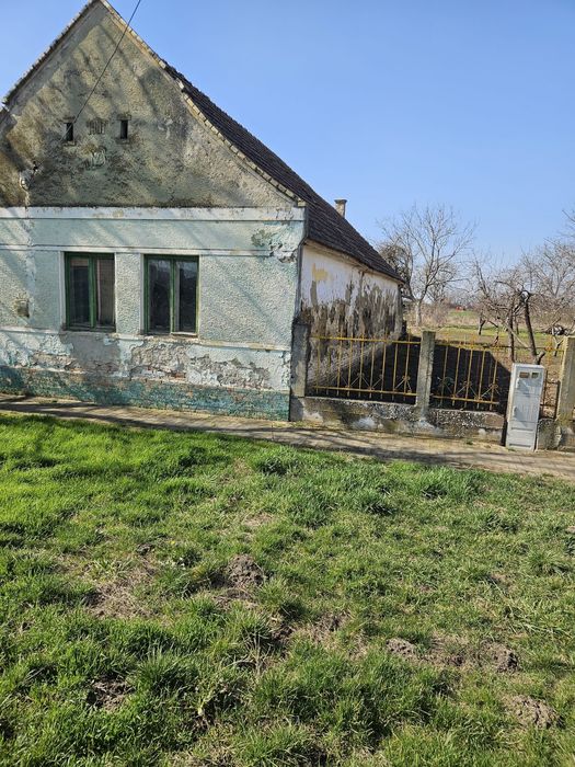 Vând casă nelocuibilă cu teren 2877 mp comlosul mare