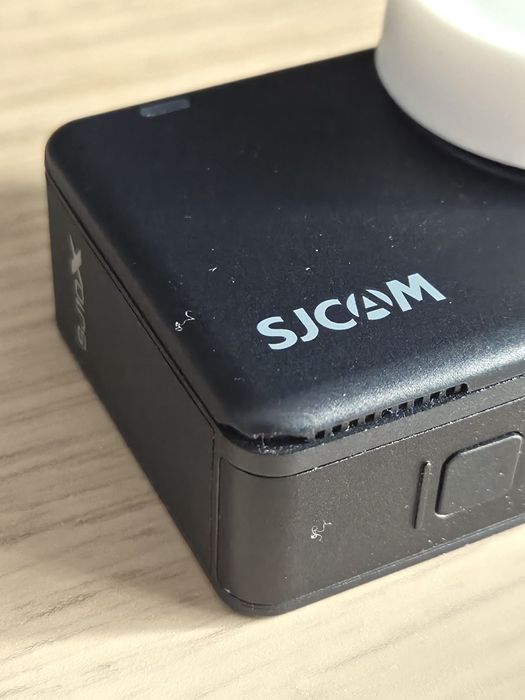 Cameră de acțiune SjCam SJ10x 4k + 2 carcase – stare bună