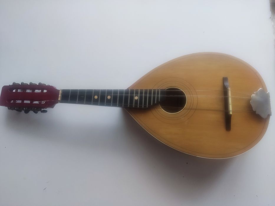 Продавам мандолина