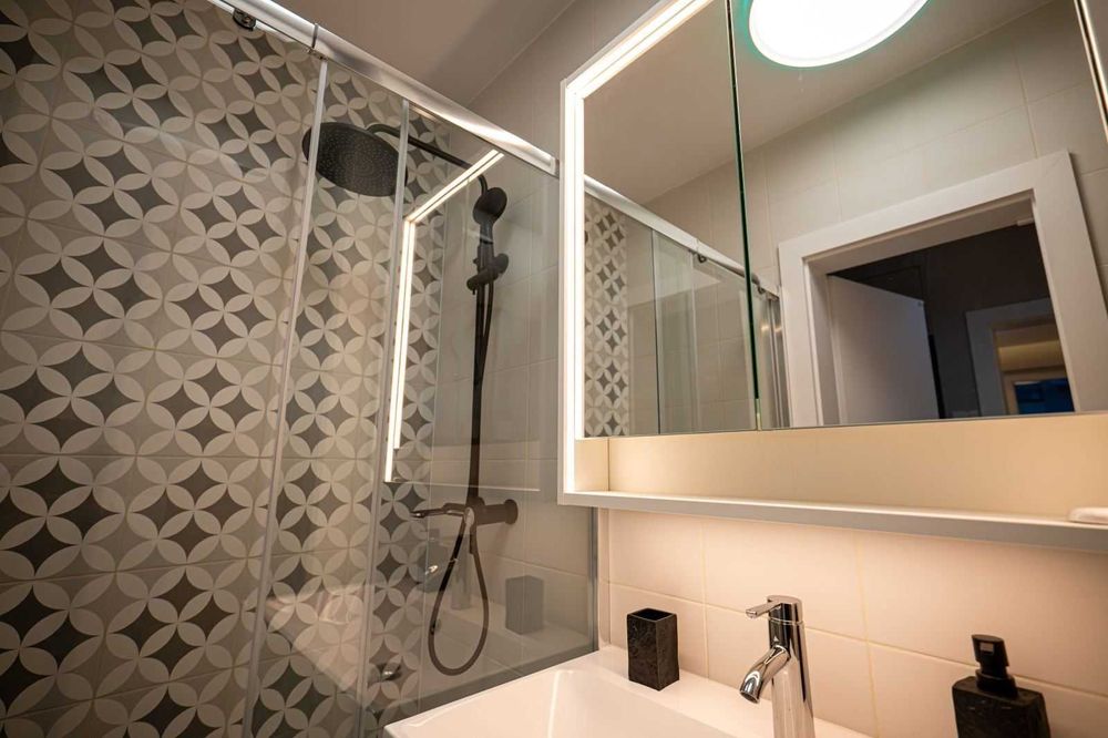 Продава се Двустаен апартамент в Пловдив, Остромила - 71 кв.м за 1070 €/кв.м - Снимка #8