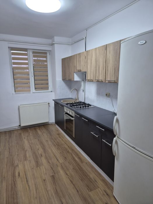 Închiriez apartament 2 camere, confort 1, decomandat.