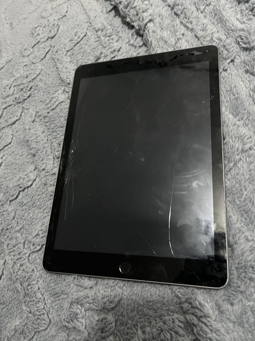 iPad 6tg gen (2018) - Defect, pentru piese