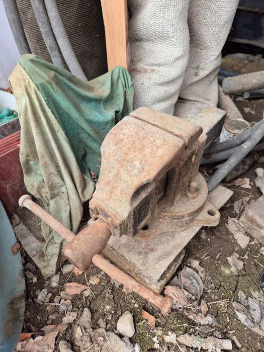 Тиски советские в отличном состоянии продам