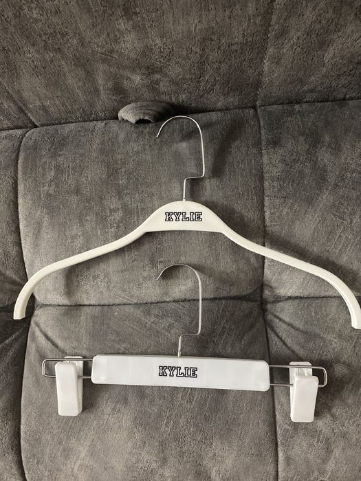 Вешалка с прищепками