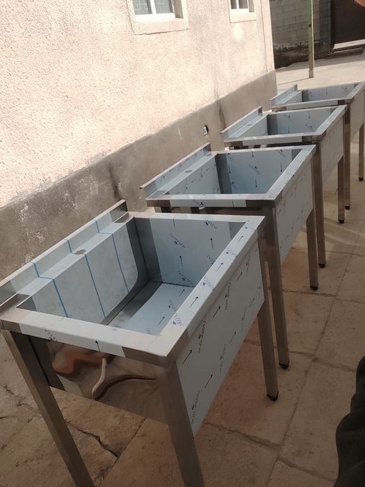 Кухонные оборудования стол мойка стеллажи