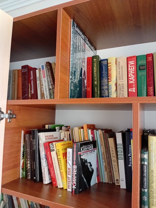 Продаю книги разные.