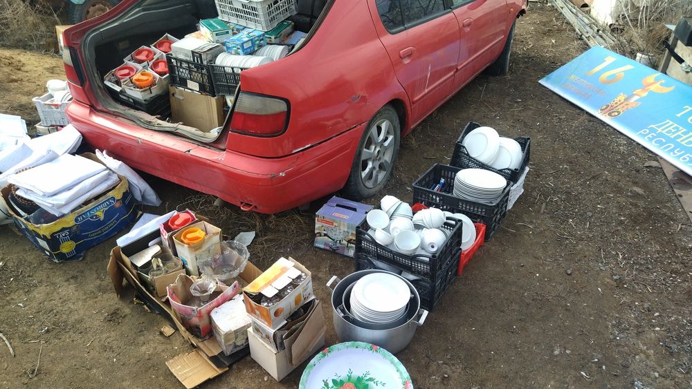 Стол стулья ыдыс аяқтар мен арендаға беріледі