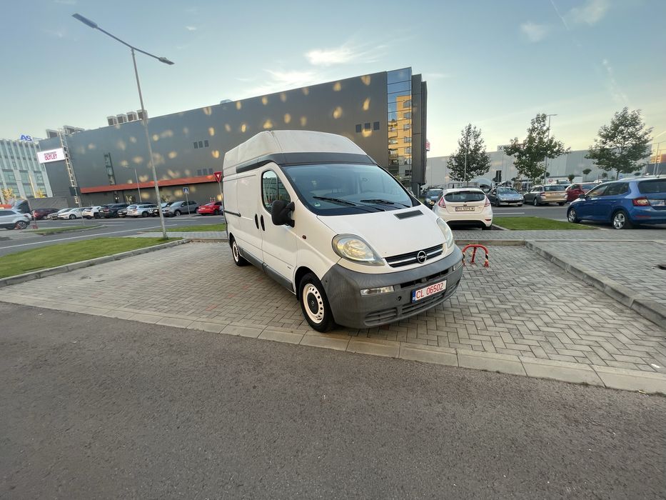 Opel vivaro 1,9 diesel  model suprainaltat si lung