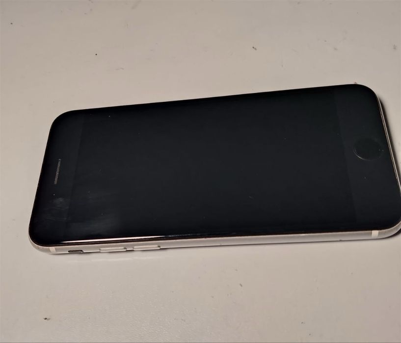 Продам айфон се2020