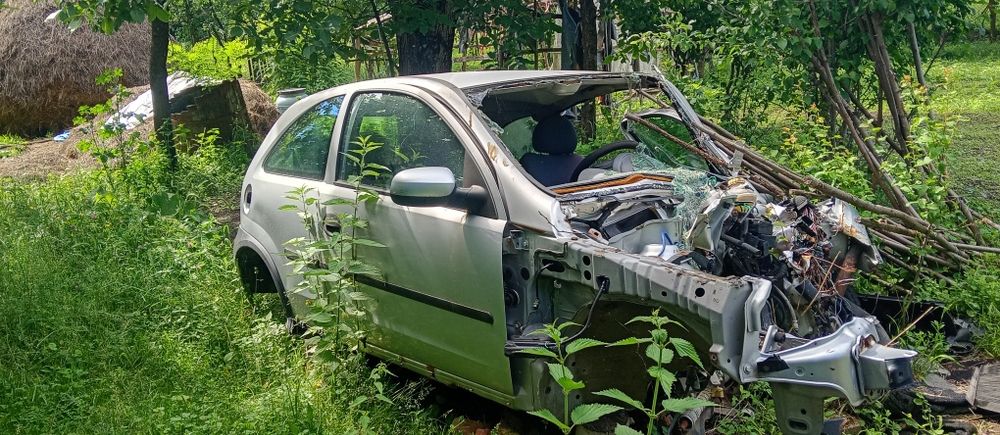 De vânzare Opel CORSA 2 uși avariata