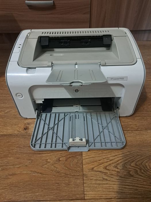 Продам принтер HP 1102