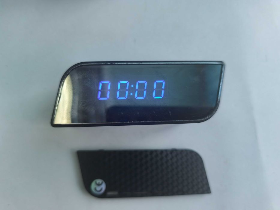 Ceas de noptiera cu camera wifi si aplicatie mobila