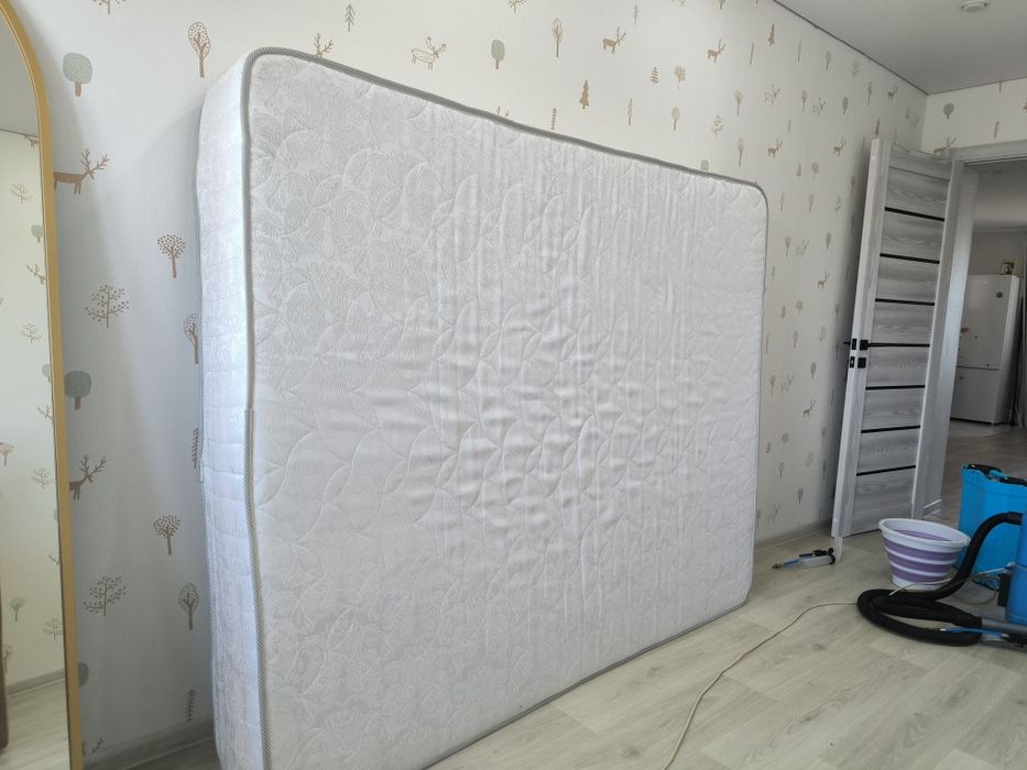 Продам Б/у матрас 160х200