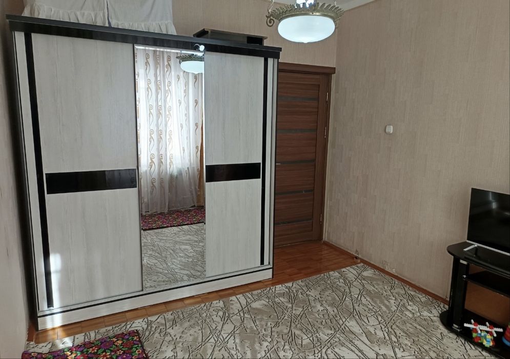 Код 830  Продается 4/4/5 ком квартира куйлюк массив 5