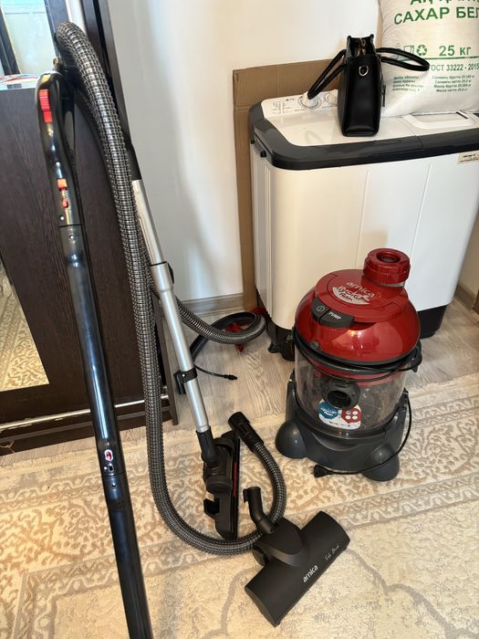 Продам Пылесос ARNICA Hydra Rain Plus красный