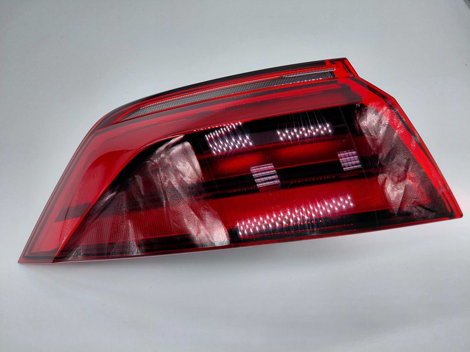 4M8945069AA Нов Ляв Стоп Matrix Audi Q8 Facelift 23-