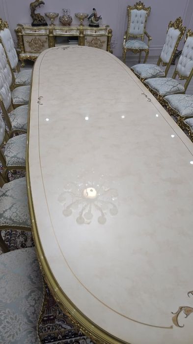 Стол со стульями