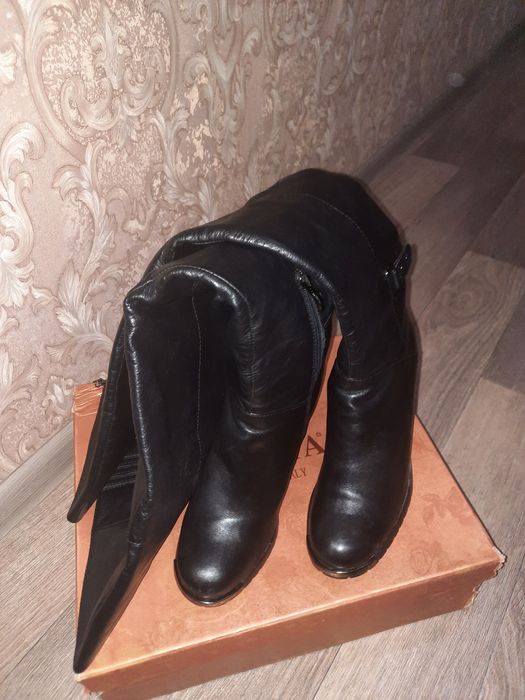 Продам натуральные кожаные сапоги