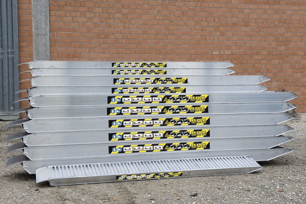 Rampe cale premium cu TUV  ptr utilaje STOC. Foreza senile hard ramp