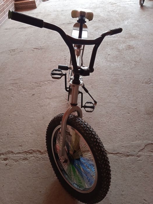 Velosiped bmx...