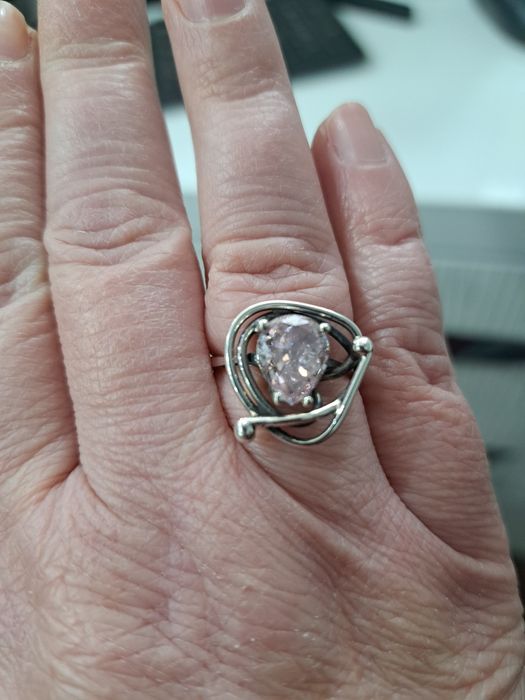 Сребърен пръстен с камък сваровски