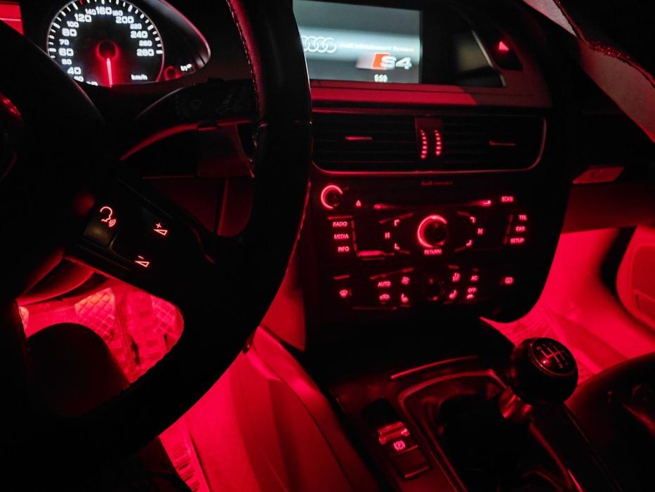 Disponibil! Valabil! Audi 1.8 benzina A4 B8 Xenox Led fara defecte Berlina sedan