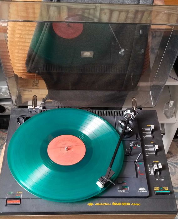 Элeктpофoн пpоигрыватель Ария 5303 стeрeо.