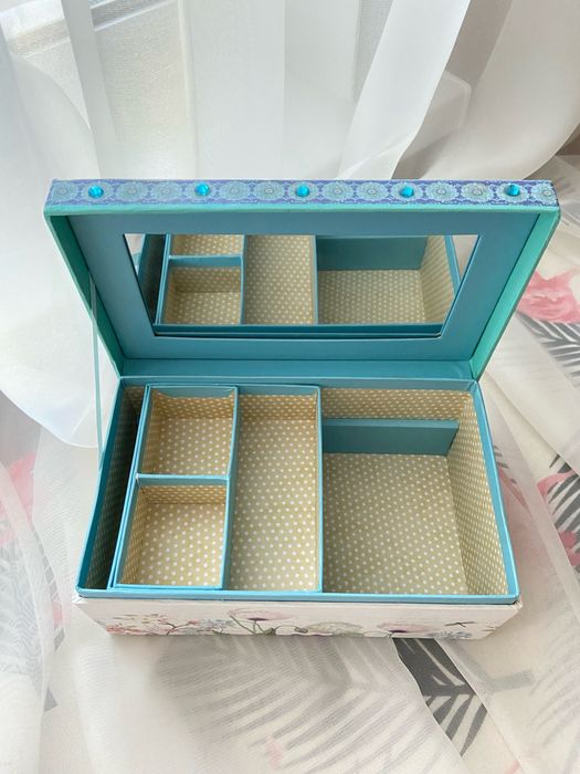 Шкатулка новая с зеркальцем