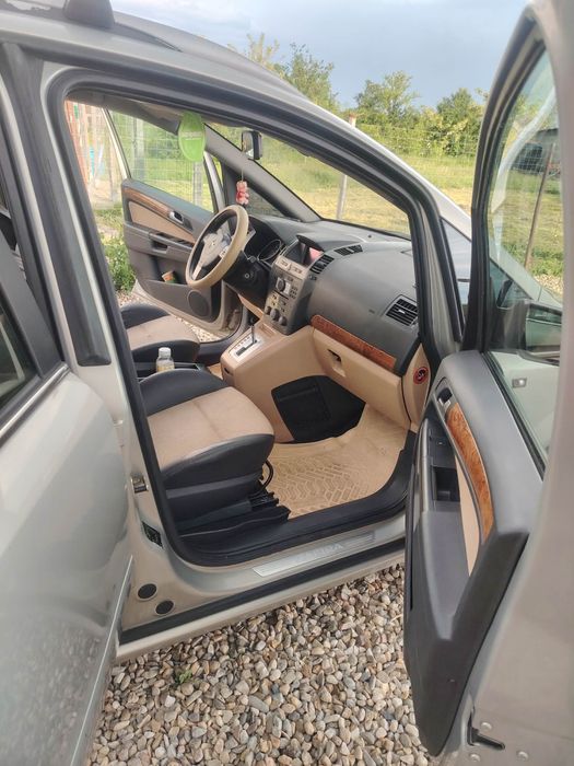Vand schimb Opel Zafira B 7 locuri