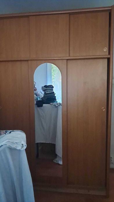 Sifonier cu 3 usi glisante si oglinda pe mijloc