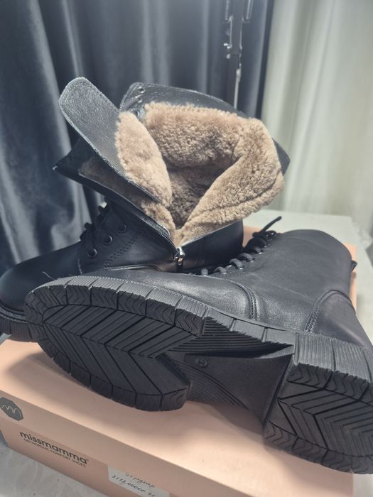 Продам ботинки женские