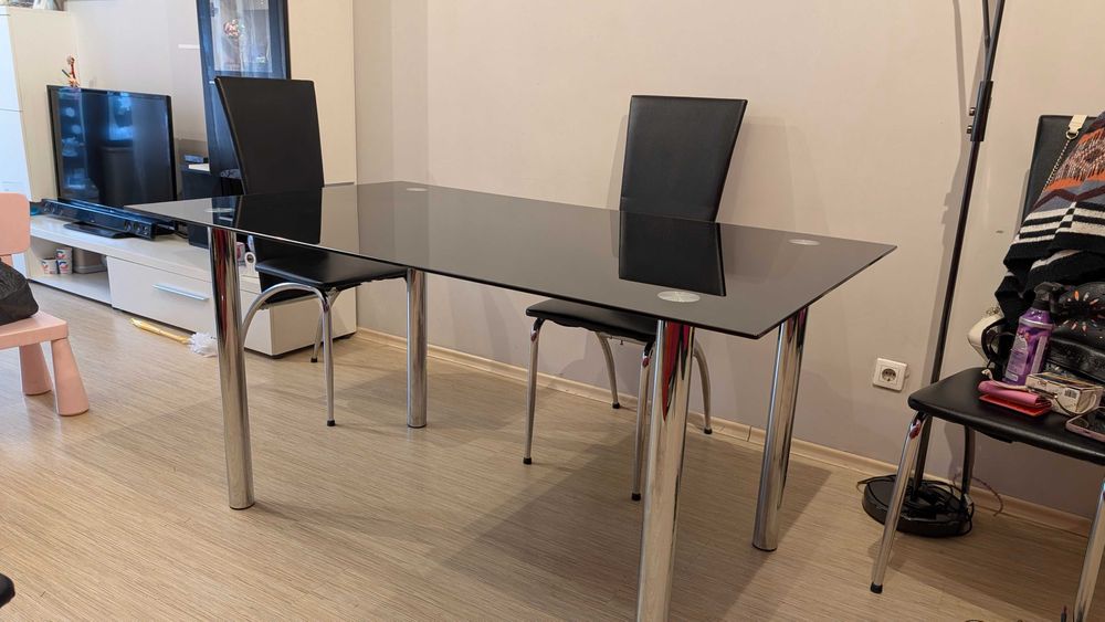 Трапезна стъклена маса