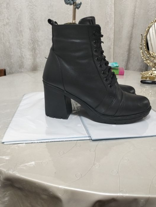 Продам  натуральные кожаные ботиночки