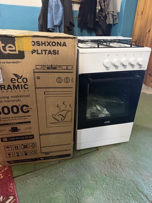 Газовая плита в упаковке