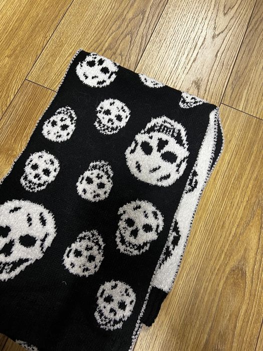 Шал нов дълъг с черепи