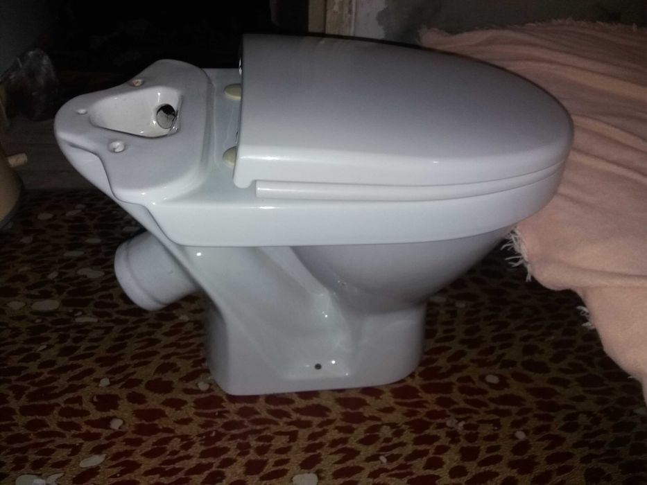 Продам унитаз sanita