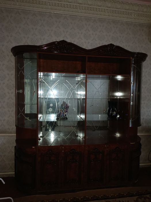 Продается трёх створчатый шифонер