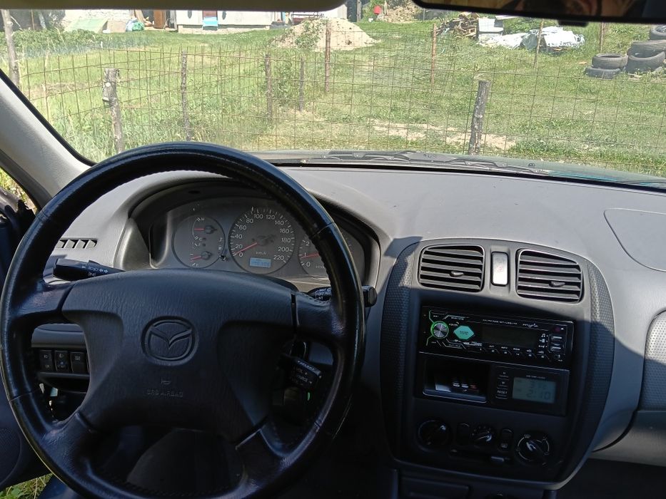 Vând Mazda 01 323F