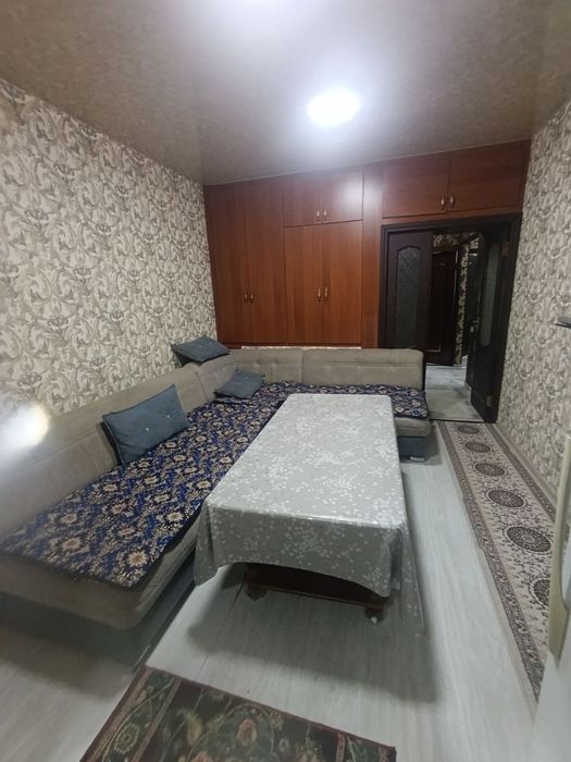 4/4/5 (4 этаж). Сергели 2. Квартира 92 м², дом панельный. Метро 500 м