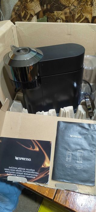 Кафемашина Nespresso Vertuo Krups  с капсули