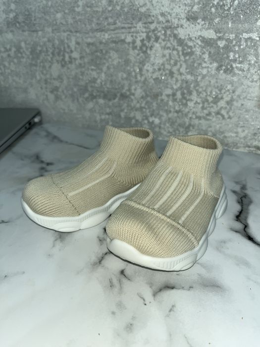 Продам детские новые кросовки размер 22