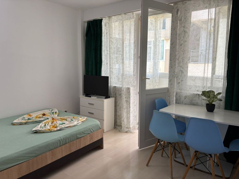 Închiriez apartament la 3 min de plajă