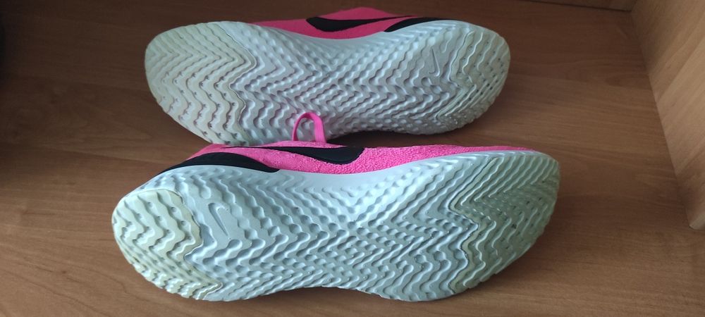 NIKE   Маратонки