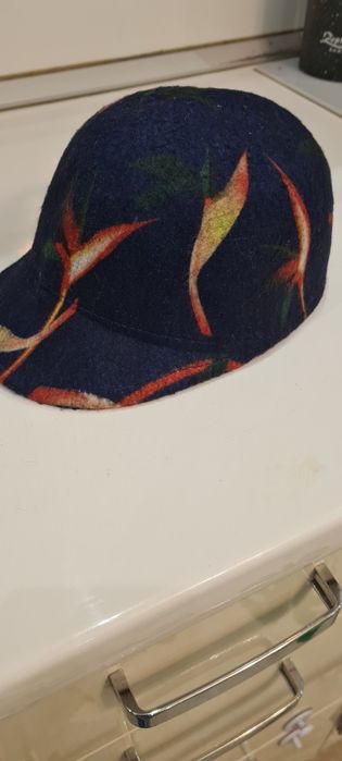 Вълнена зимна шапка