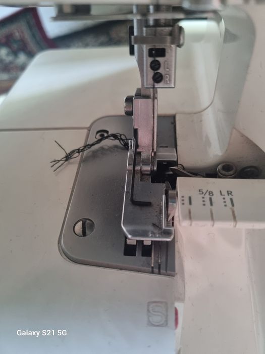 Бытовой оверлок Janome
