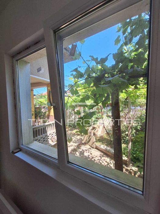 Двуетажна къща в Брацигово