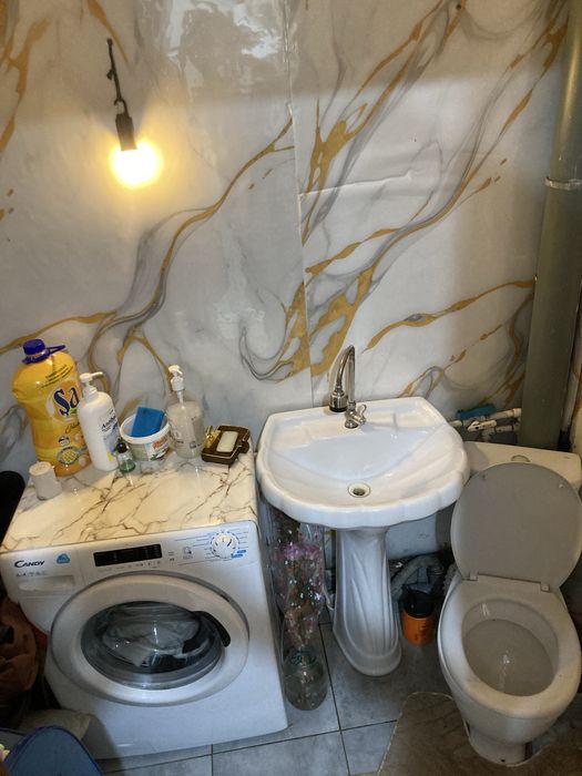 Продам 1 комнатный обжежитию