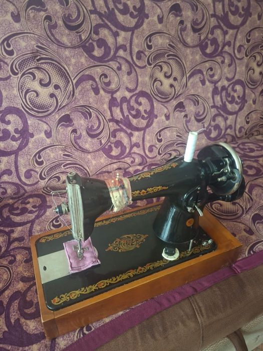 Продам швейную машину