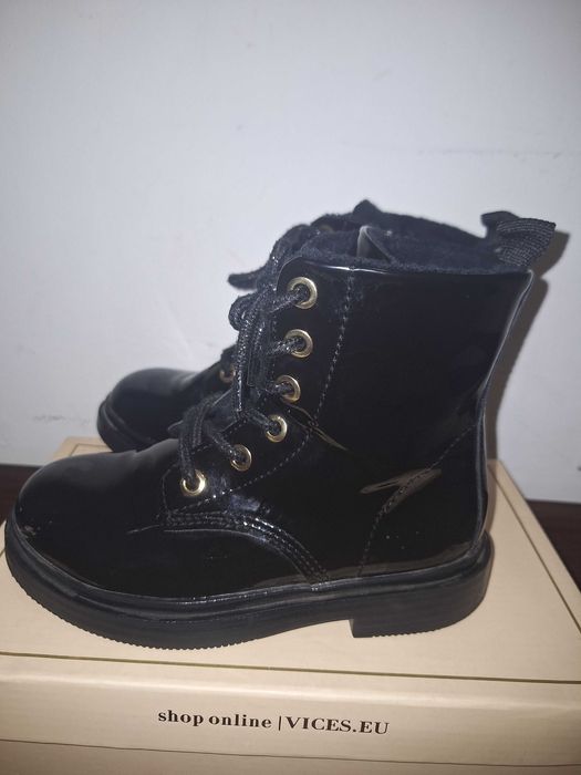 Детски лачени боти